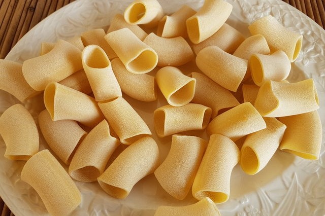  Paccheri là một dạng pasta cỡ lớn 